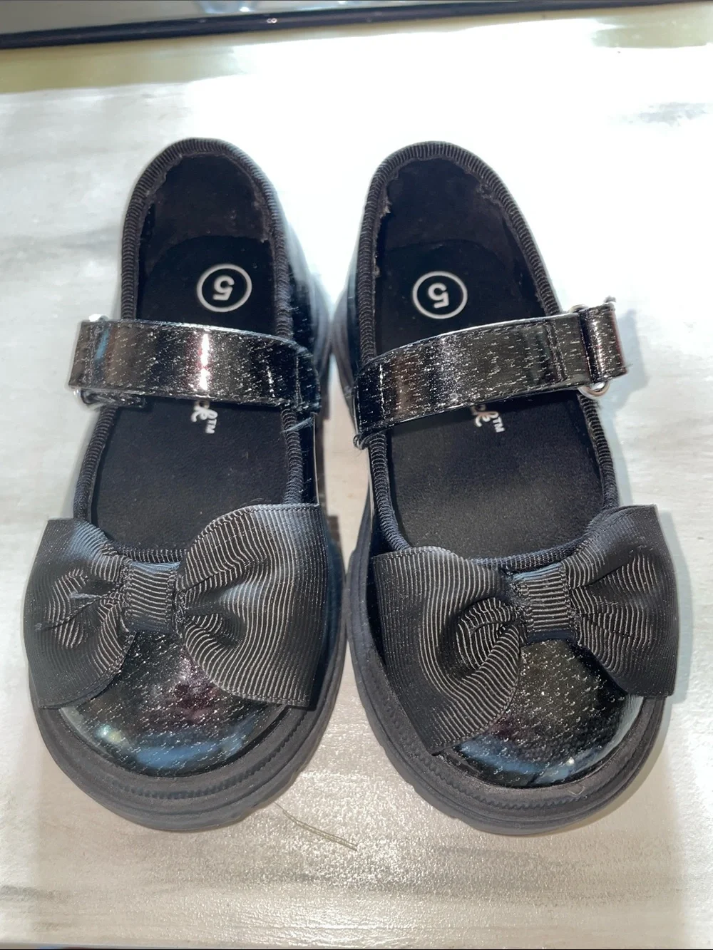 Cat & Jack little girls’ size 5 black sparkle Mary Jane Velcro-closure shoes